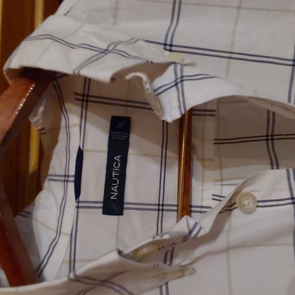 BNWOT NAUTICA BUTTON DWN SHORT SLEEVE SIZE XL..WHITE N BLK - Picture 2 of 4